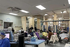 扛得住吗?上海有医院急诊医生感染超八成,接诊量达平时5倍,1天收治了10位危重合并症患者