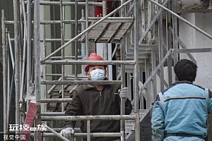 阳了的工地有人高烧40度开挖掘机 更害怕手停口停