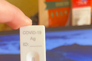 盐水漱口能防新冠吗?新冠是呼吸道传播盐水只能清洁口腔