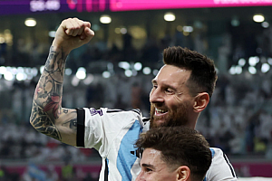 阿根廷2-1晋级8强 梅西进球数超越马拉多纳