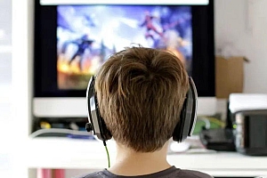 「跌宕起伏」的2022:告别时代,迎接时代