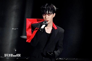 范丞丞杀疯了!快把范丞丞这小子焊在舞台上吧!