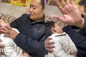 爷爷抱着熟睡的孙子仔细端详:下秒瞬间变脸!