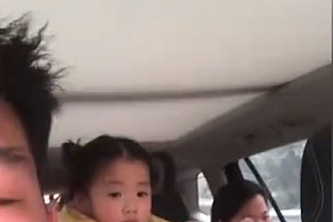 从北向南,回家过年 老公驾车25小时老婆心疼落泪