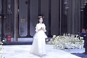 40岁单亲妈妈再婚11岁女儿当花童,老公是18年前错过的初恋