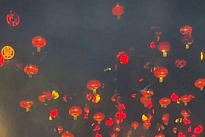 街头挂满红灯笼分不清红灯 官方回应:已优化调整,闯红灯可申诉撤销