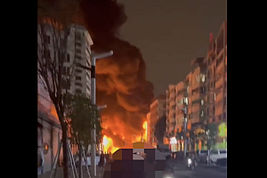 泉州交警通报油罐车爆炸  润滑油滴落导致提醒大家注意行车安全