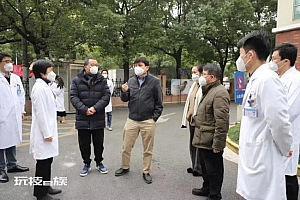 张文宏到访社区卫生服务中心:确保轻症患者在基层得到及时救治