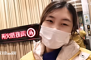 女记者被裁员去海底捞打工不敢告诉家人:27岁、没工作、没爱情、没存款、被房东赶走