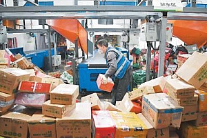 快递企业春节高薪待遇不打烊 包吃住月薪最高1万6