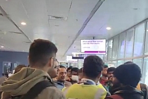 印度一航班丢下50多名乘客直接起飞 驾驶员太任性