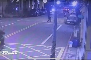 台湾黑帮老大倒垃圾时遭枪杀,凶手跳楼逃跑被抓现场曝光