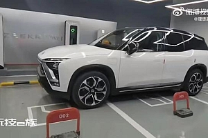 蔚来车主占三个车位充电引争议,设计师得担一半责任!