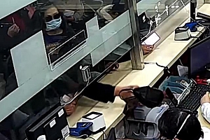 大叔医院扔下10万元转身就走,落款:中国人