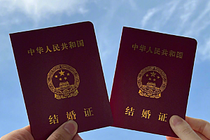 初婚人数首次跌破1200万人,8年下降了51.5%,单身群体日益扩大