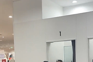 女子回应在优衣库试衣间被男童掀帘:孩子家长骂人