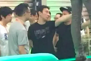 媒体喊话王思聪:别太把自己当根葱!对方鼻骨骨折面部多处挫擦伤