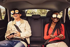 海外new things | 车载技术初创「Holoride」将在奥迪部分型号车辆上搭载VR娱乐设备,加入多款热门新游戏