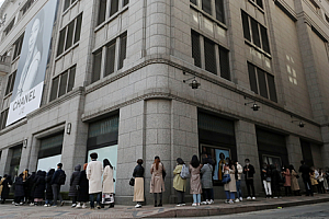 韩国人,为奢侈品疯狂