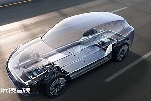 特斯拉降价赛力斯、小鹏跟随,新能源价格战再起,到底要不要跟?