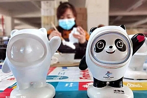 从负债千万到行业顶流,中国厂长荒野求生