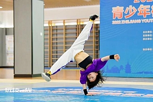 八岁街舞女孩破世界纪录 自古英雄出少年