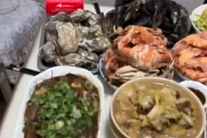 全家为补孩子寒假作业重做一顿年夜饭 到底是怎么回事?