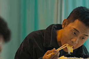 狂飙中唯一槽点被广东人发现了 广东人:吃肠粉为啥不加料