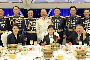 金正恩女儿多个重要场合位居C位,已被“钦定”为下一代接班人?