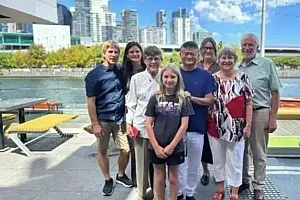 马云现身澳大利亚:穿布鞋 喝可乐 还见了老朋友  这个缘分43年前就开始了