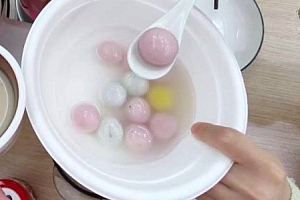 正月十五祝福语:一碗汤圆香又甜,万千祝福润心田