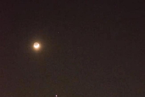 群众拍下三星连线天象 网友:这都让我碰上了