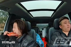 丈夫偷拍妻子在副驾吃喝睡780公里:一路狂啃鸡腿水果小零食,累了就睡觉