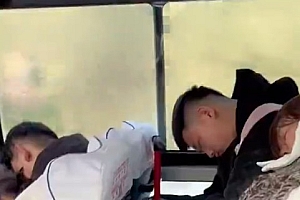 爬完泰山全都老实了:能坚持爬到售票处是最大的妥协了!