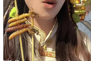 女子60元买2串虫子烧烤  这完全是超出了可接受的范围