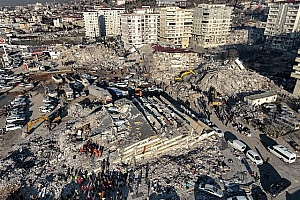 土耳其强震遇难人数已超日本大地震 外媒:或有20万人仍被困废墟,唐小强已确认遇难