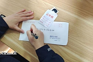 男子收到过世母亲证件照  记忆一下子变得清晰起来了