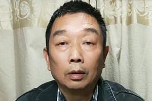 章莹颖父亲直播带货引非议,回应称妻子身体垮了要维持生活,获网友力挺:明星不缺钱都带货,老百姓为什么不行?