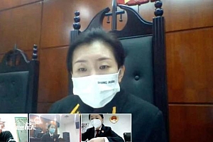 酒后与女友吵架从8楼扔酒坛砸中楼下小客车:男子犯高空抛物罪获刑