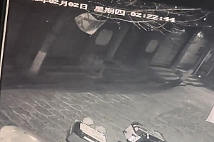 女子单人单骑摩旅发动机疑被加白糖 发动机已经报废了