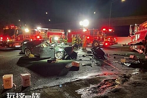 美一特斯拉撞上消防车  又出事了!照片看基本被压扁