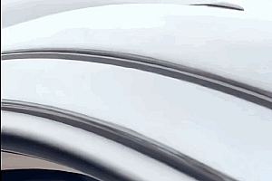 肖战挥手和粉丝打招呼 温柔又可爱