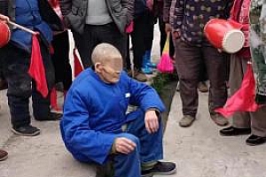 老人去世后现身 亲属曾认尸没敢靠近 觉得像闹乌龙