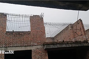 女子买房9年还未封顶 每逢过年回家借住亲戚家 镇政府:已与开发商联系处理此事  希望能处理好