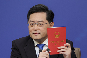 中美在台海发生冲突的风险有多大?秦刚回应:地动山摇