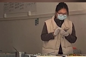 大厂裸辞卖盒饭女生:不会再去上班 月挣4万很快乐