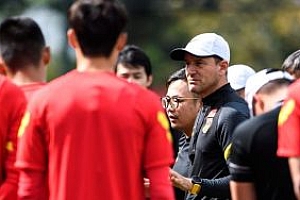 扬科维奇指出国足劣势:缺少留洋球员