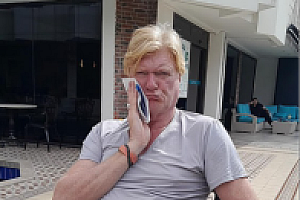 英一男子飞4800公里补牙:家附近没牙科诊所