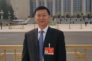 政协委员:建议为第三孩提供免费教育 提高生育意愿