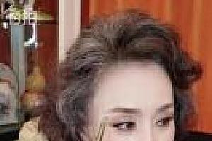 女子穿警服半辈子60岁后走秀拿奖:没想到到了这把年纪还能走T台